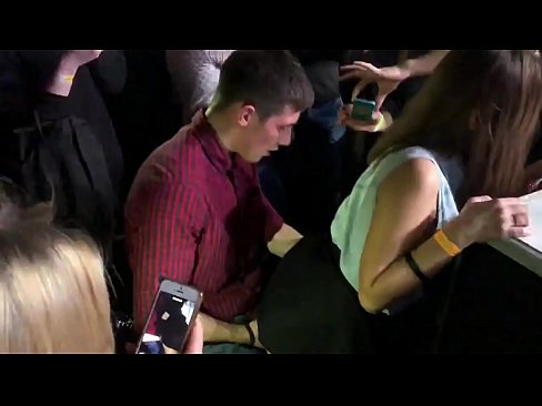 ❤️ Sexo real en una discoteca rusa. Chica rusa de 18 años en el ano y la vagina follada en un club nocturno ️❌ Video de sexo en es.moresexmovies.ru ❌️
